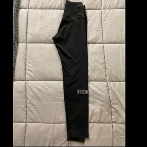 Small El Toro 25” Black Silky Silk Fleo Leggings